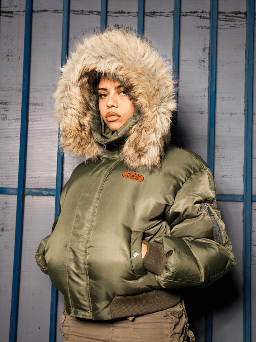 La mannequin mesure 1M68 et porte une taille XS