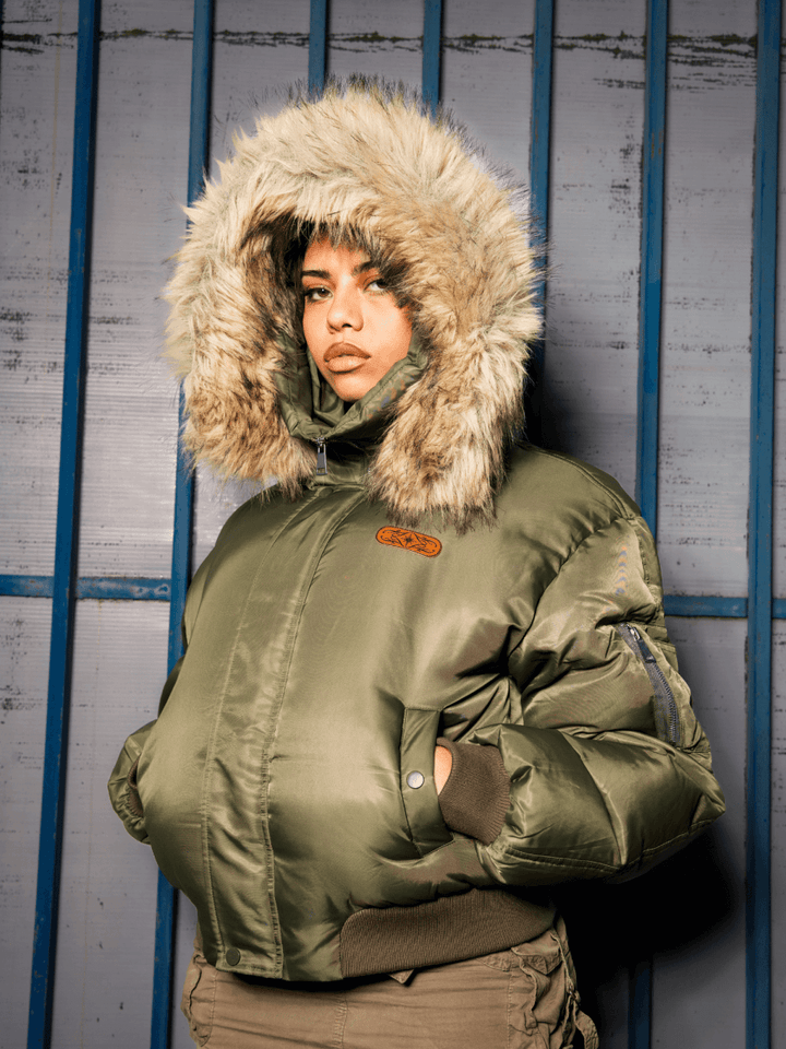 La mannequin mesure 1M68 et porte une taille XS