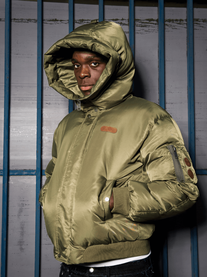 Le mannequin mesure 1M87 et porte une taille L