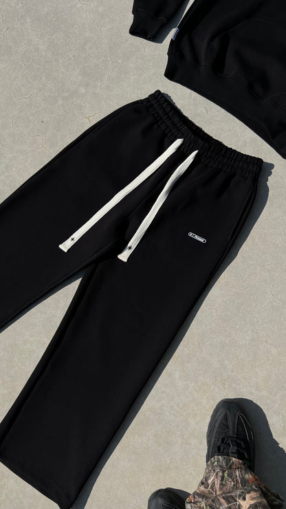 Zoom sur les cordons de serrage du Finesse Air Cotton Sweatpants noir.