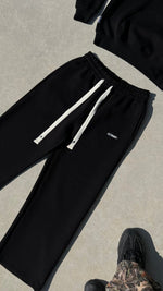 Zoom sur les cordons de serrage du Finesse Air Cotton Sweatpants noir.