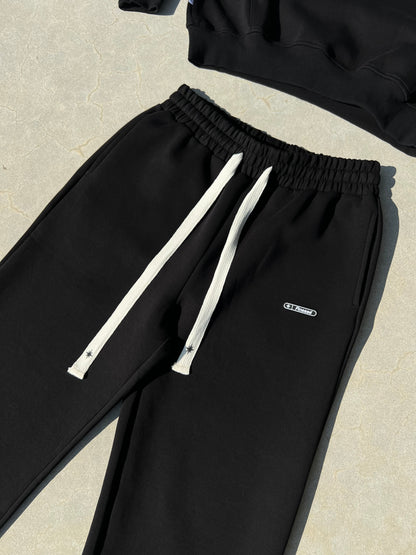 Zoom sur les cordons de serrage du Finesse Air Cotton Sweatpants noir.deuxième photo