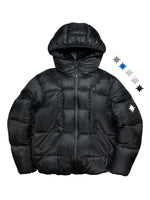 Doudoune Finesse Alive Puffer Jacket noire présentée sur fond blanc