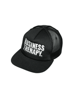 Casquette Business Therapy Trucker noire présentée en packshot sur fond blanc