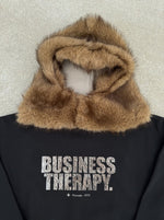 Capuche FUR HOOD et Crew Neck Business Therapy FUR posés ensemble au sol