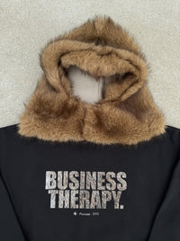 Capuche FUR HOOD et Crew Neck Business Therapy FUR posés ensemble au sol