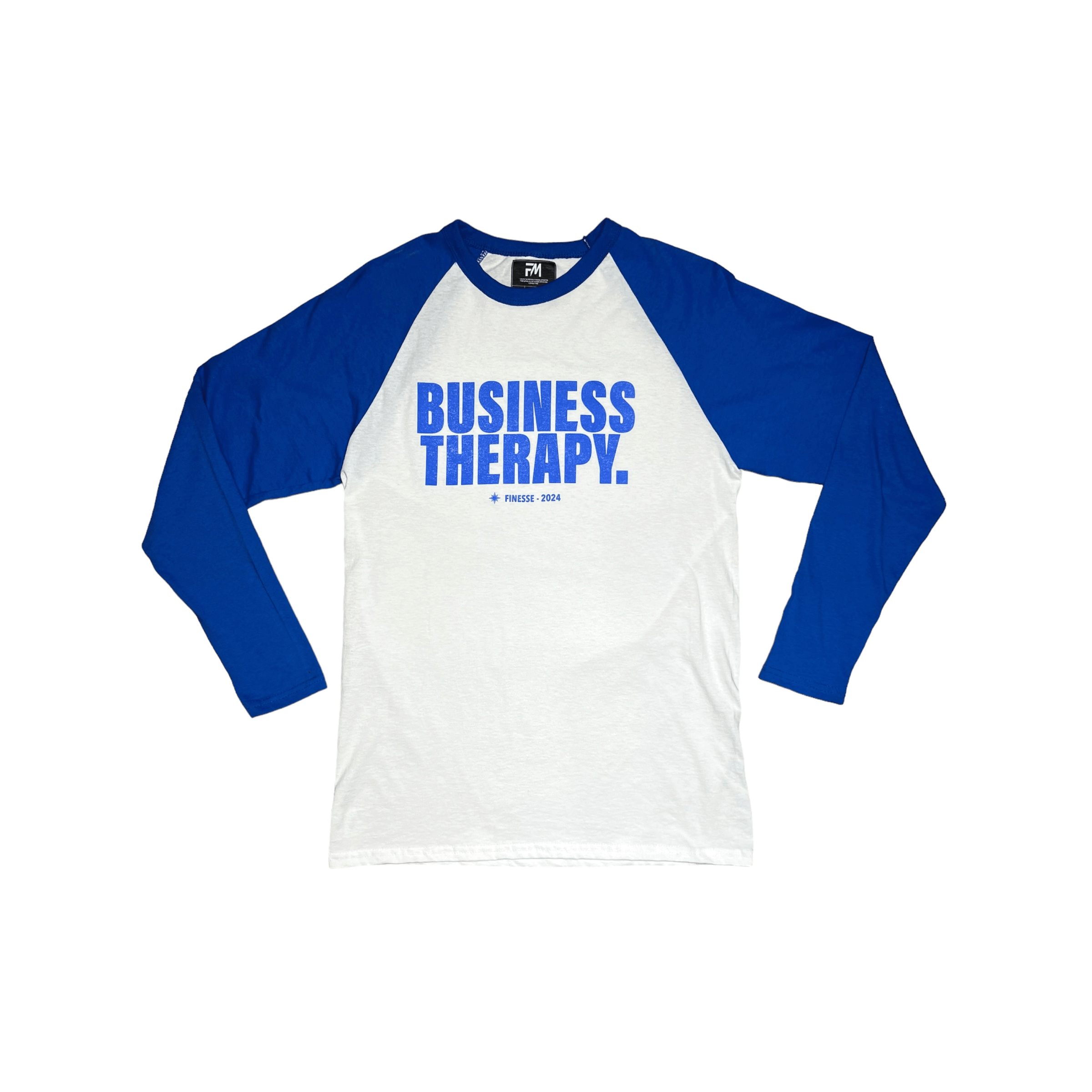 Finesse Baseball Tee bleu et blanc présenté sur fond blanc.