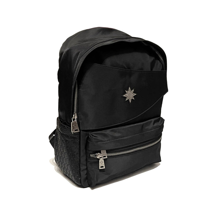 Finesse Black Vanta Backpack présenté sur fond blanc.