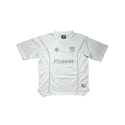 Finesse Jersey Shirt blanc présenté sur fond blanc.