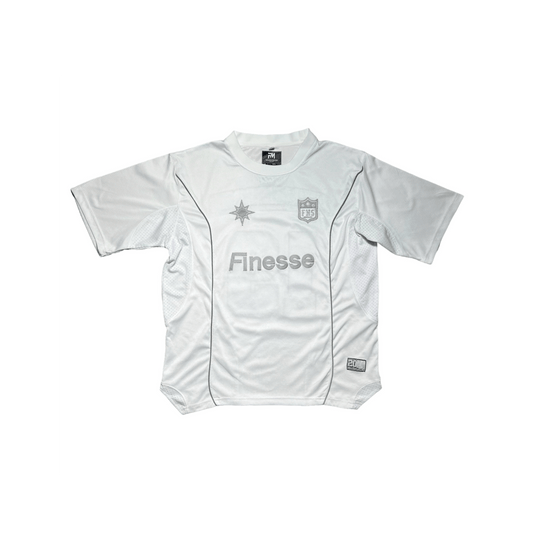 Finesse Jersey Shirt blanc présenté sur fond blanc.