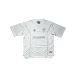 Finesse Jersey Shirt blanc présenté sur fond blanc.
