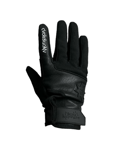 Finesse Leather Gloves en cuir présentés sur fond blanc.