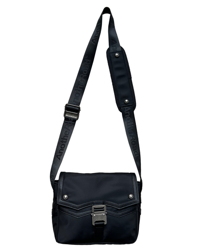 Sacoche Finesse Memorial Bag présentée sur fond blanc, variation de packshot.