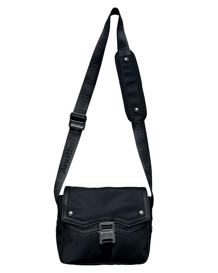 Sacoche Finesse Memorial Bag présentée sur fond blanc, variation de packshot.