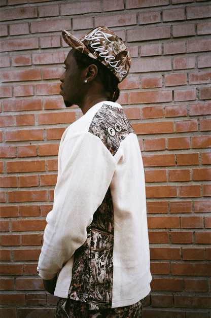 Profil du rappeur 15 KAINZ en Finesse Military Top-Camo et "SIGN" Cap-CAMO, style street brut.