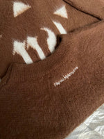 Zoom sur le Finesse Mohair Brown Bird avec détail brodé ‘Finest Mentality’