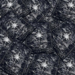 Plusieurs Finesse Rugs superposés formant un sol entièrement recouvert de tapis.