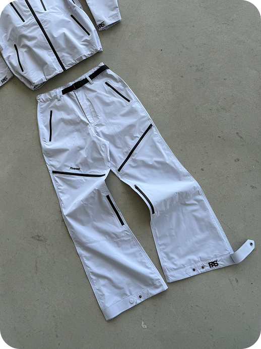 Pantalon Finesse Hardpant blanc présenté au sol en packshot.