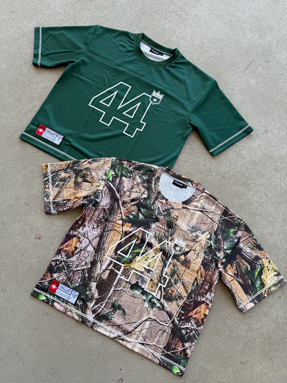 Jersey 44 camo et 44 green posés ensemble au sol en packshot