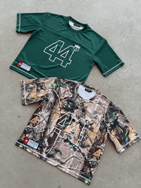 Jersey 44 camo et 44 green posés ensemble au sol en packshot