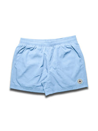 Finesse Swim Shorts Sky Blue présenté en packshot sur fond blanc.