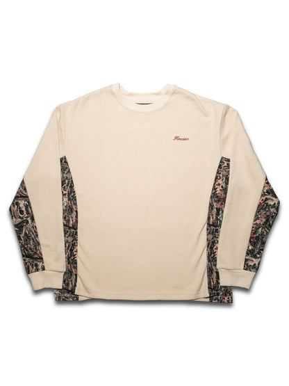 T-shirt manches longues beige style militaire avec broderie Finesse et détails camouflage discrets sur les manches.